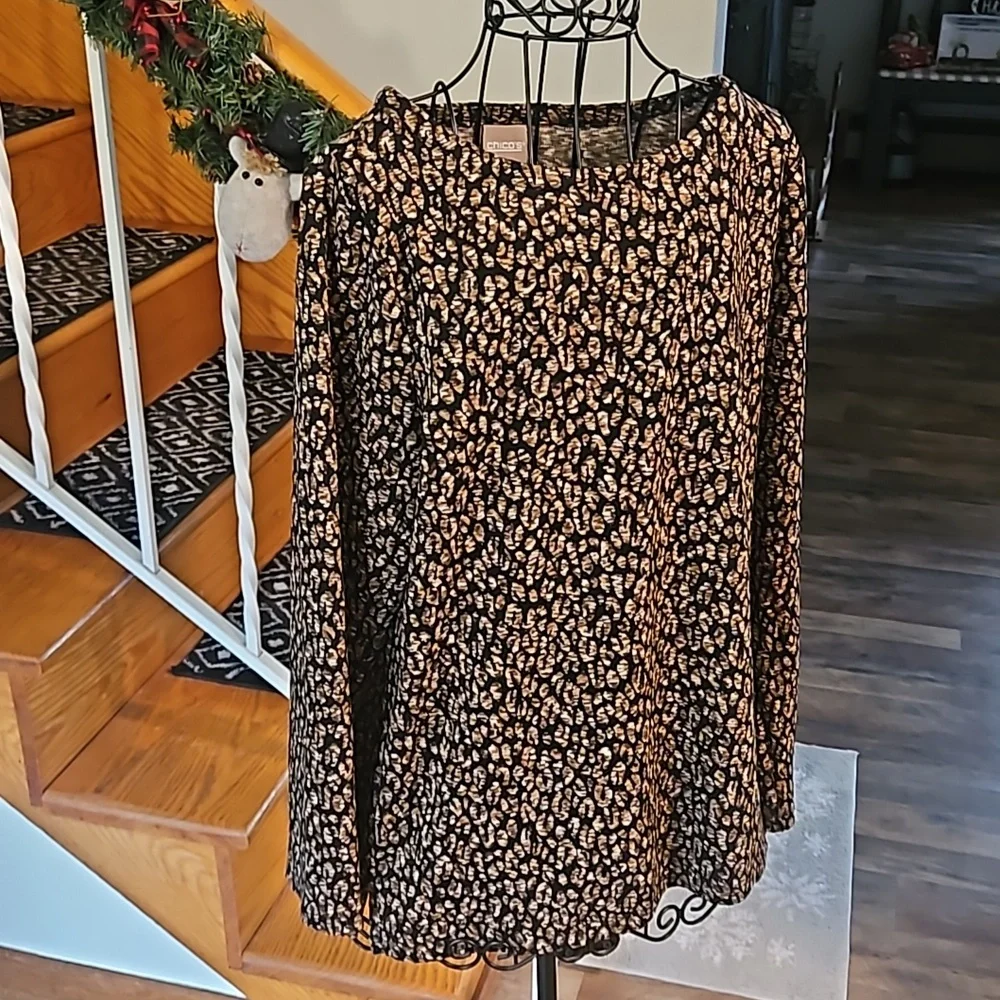 👚CHICO'S ABSTRACT PRINT TOP👚 - Picture 3 of 9